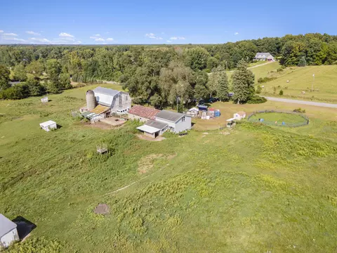 50920 41st St, Paw Paw, MI 49079