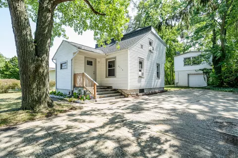 3718 Lake St, Bridgman, MI 49106