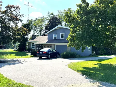 827 N Main St, Watervliet, MI 49098