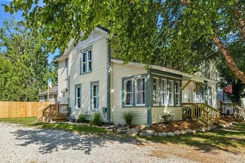 203 S Cleveland Ave, Galien, MI 49113