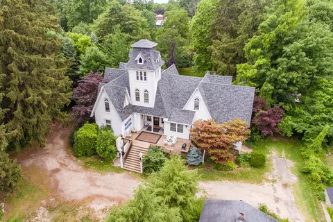 718 Superior St, South Haven, MI 49090