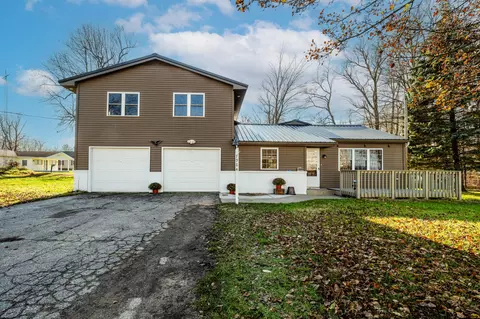7984 Shore Ln, Watervliet, MI 49098