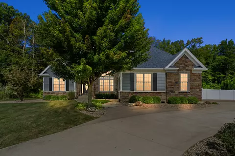 5038 Dickinson Ct, Royalton, MI 49085
