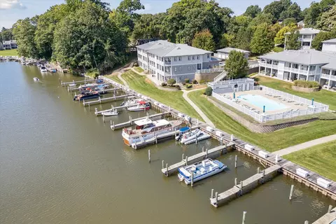270 Oak St UNIT SOUTH, South Haven, MI 49090