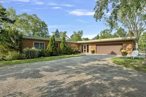 1126 Shore Dr, New Buffalo, MI 49117