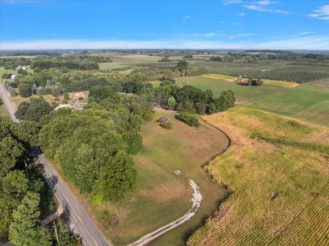 7205 Hill Rd, Bainbridge, MI 49038
