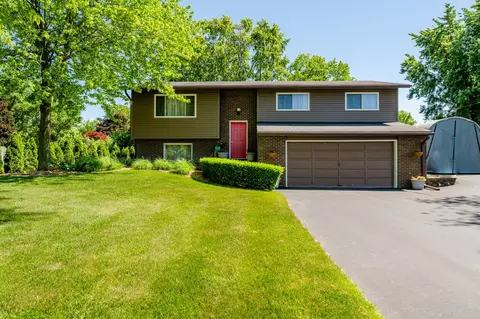 642 Royal Crest Dr, St. Joseph, MI 49085