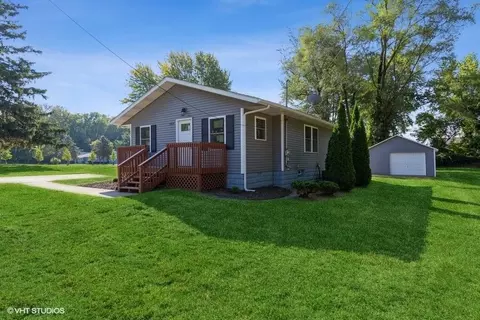 1924 E Britain Ave, Benton, MI 49022