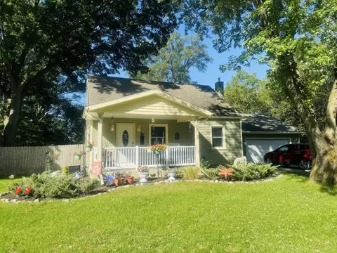 1136 Walnut St, Niles, MI 49120