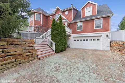 51222 E Arnold Dr, Grand Beach, MI 49117