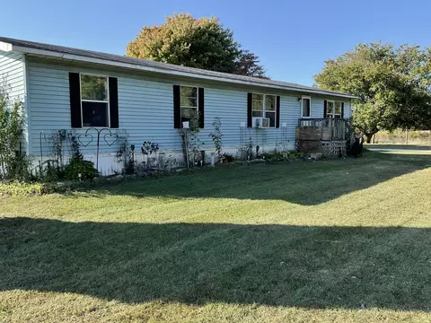 37828 68th St, Bangor, MI 49043