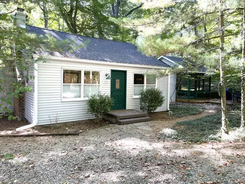 13526 Pine Dr, Chikaming, MI 49115