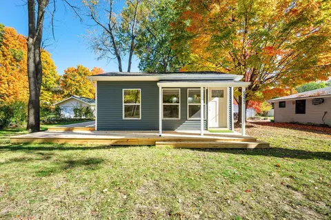 68321 Third St, Ontwa, MI 49112