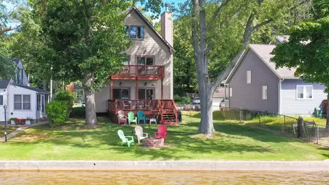 11193 Lakeshore Dr, Fabius, MI 49093