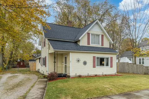 621 Chambers St, South Haven, MI 49090