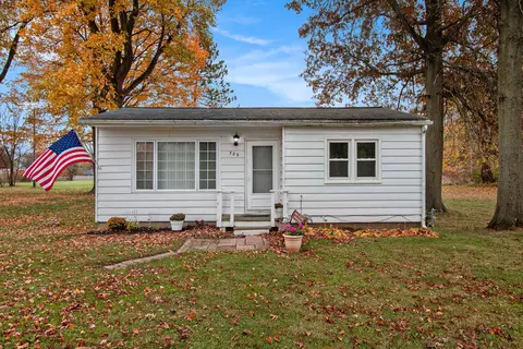 722 Sherman Ln, Cassopolis, MI 49031