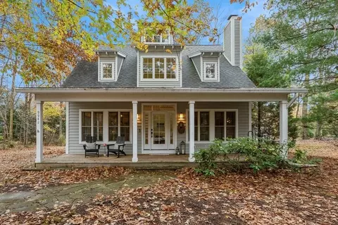9942 Cottage Ln, Chikaming, MI 49129
