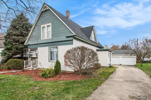 203 E Beech St, Three Oaks, MI 49128