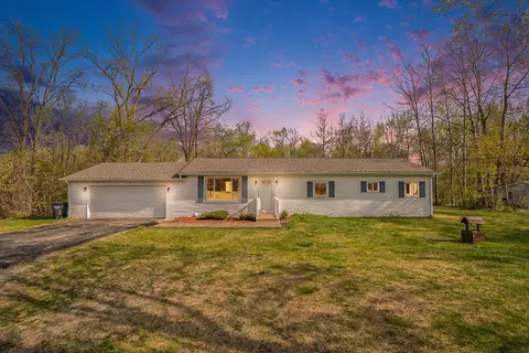 70802 8th Ave, South Haven, MI 49090