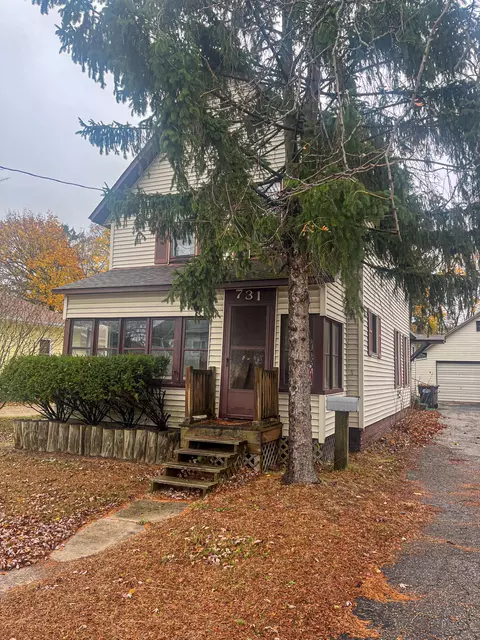 731 Phillips St, South Haven, MI 49090