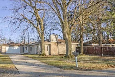 70861 Lakeview Dr, Porter, MI 49099