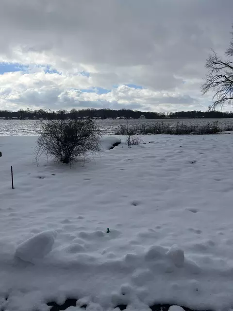 7 Wildwood, Silver Creek, MI 49047