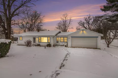 50246 Eastside Dr, Silver Creek, MI 49047