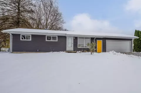 311 Hill St, Coloma, MI 49038