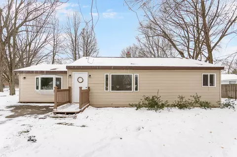 2250 S Glendale Rd, Benton, MI 49022
