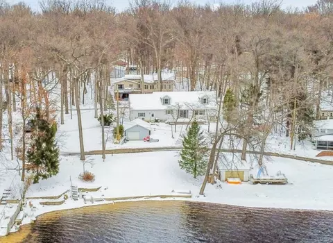 32461 Center St, Silver Creek, MI 49047