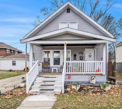 1214 Sycamore St, Niles, MI 49120
