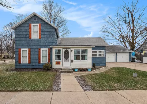 301 E Wayne St, Dowagiac, MI 49047