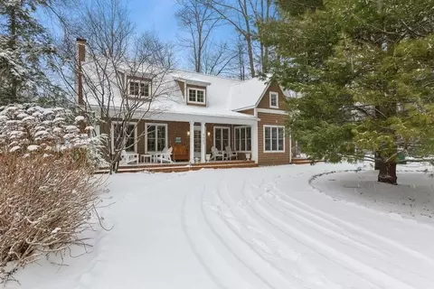 9957 Cottage Ln, New Buffalo, MI 49129