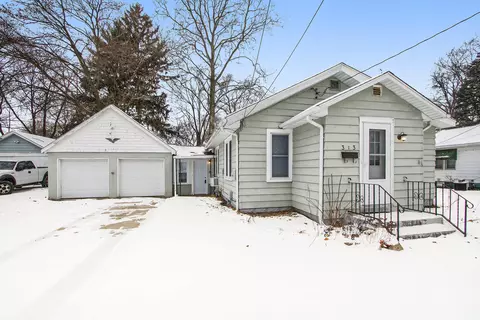 313 Chippewa St, Buchanan, MI 49107