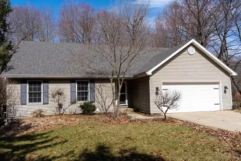 2801 Wildwood Ln, Stevensville, MI 49127