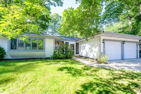 46318 Station Rd, Grand Beach, MI 49117