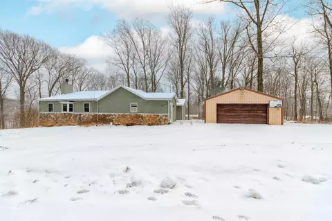 6019 Taylor St, Hagar, MI 49038