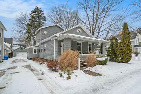 460 Kalamazoo St, South Haven, MI 49090