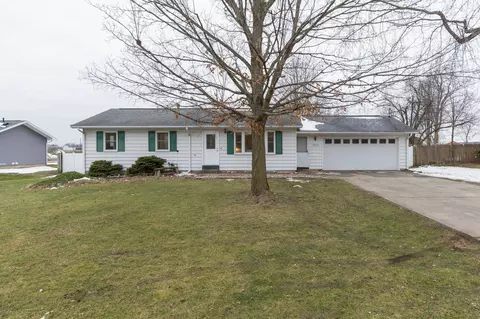 68846 Claire St, Edwardsburg, MI 49112