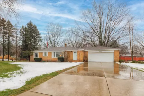 4013 Applewood Dr, Royalton, MI 49085