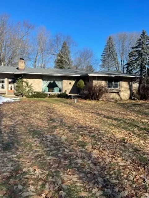 6675 Sunset Dr, Coloma, MI 49038