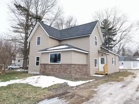 305 N Van Buren St, Bloomingdale, MI 49026