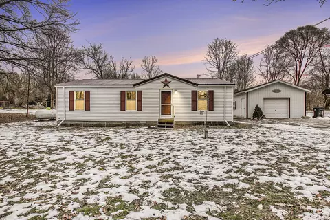 54677 California Rd, Silver Creek, MI 49047