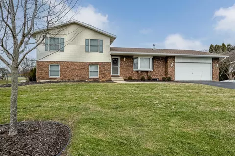 673 Royal Crest Dr, St. Joseph, MI 49085