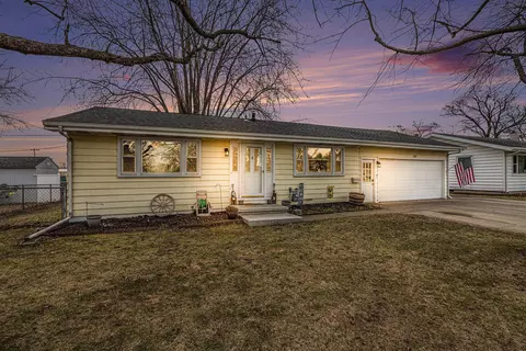 319 Coloma Ave, Coloma, MI 49038