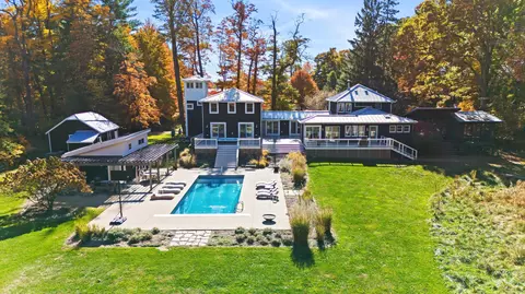 8145 W East Rd, Chikaming, MI 49116