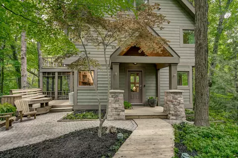 9410 Hillcrest Ln, Bridgman, MI 49106