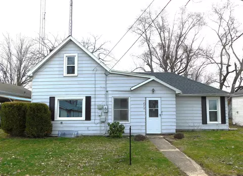 223 S Pleasant St, Watervliet, MI 49098