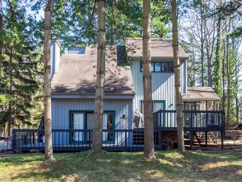 12261 Spruce St, Chikaming, MI 49125