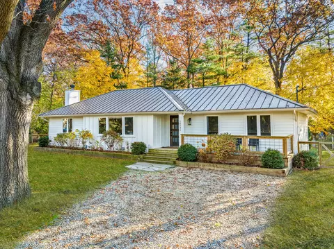 16531 Lakeshore Rd, Chikaming, MI 49129